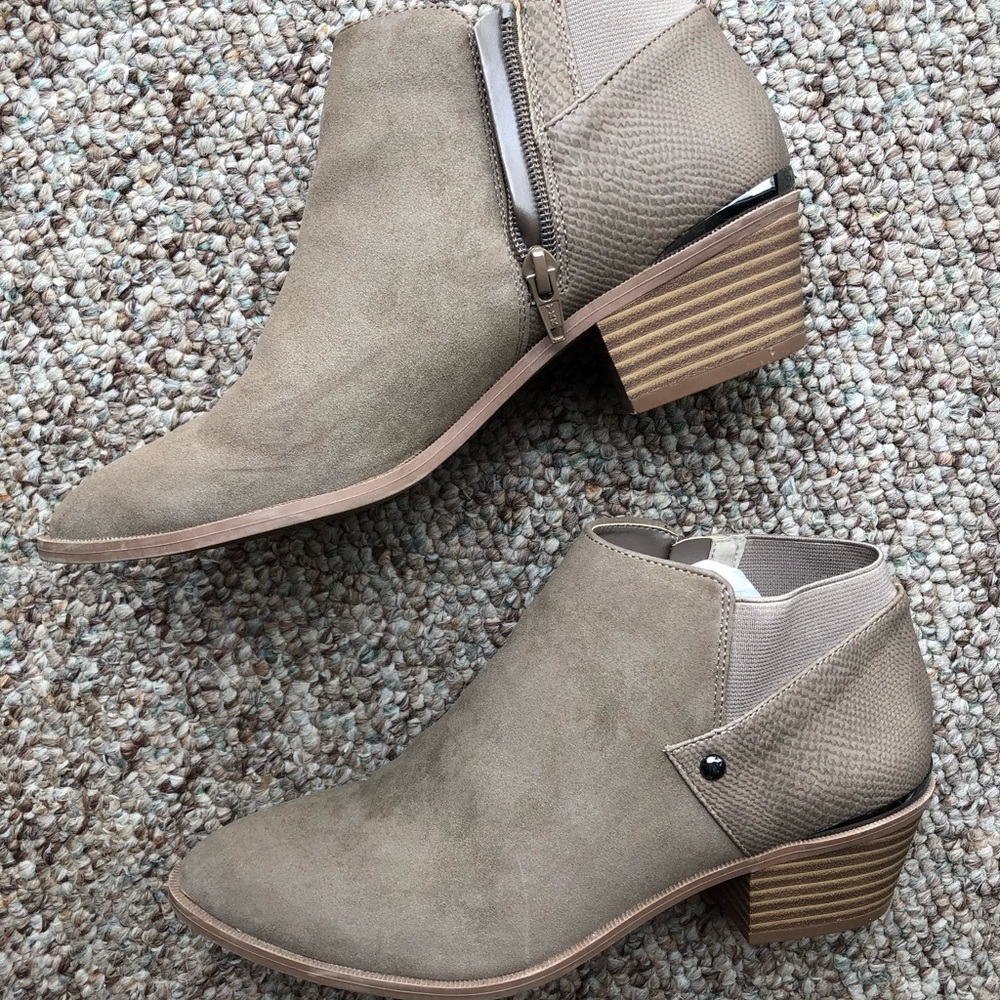 Simply Vera Wang Vienna Memory Foam Ankle Boot
